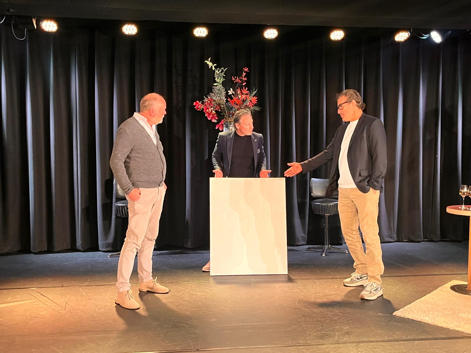 Theater Bellevue, voorstelling Is Dit Kunst? - scene met de drie acteurs